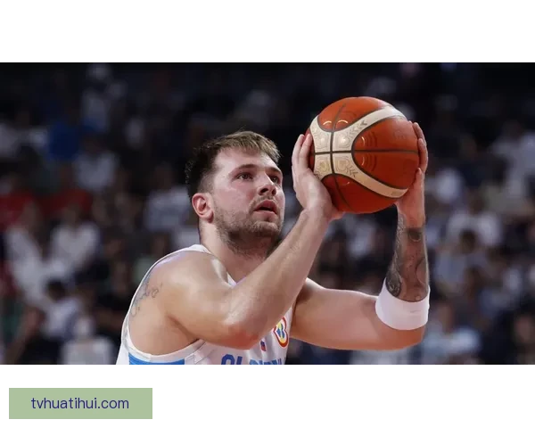 东契奇荣膺生涯第七次月最佳场均37+8+7表现出色 获防守提名